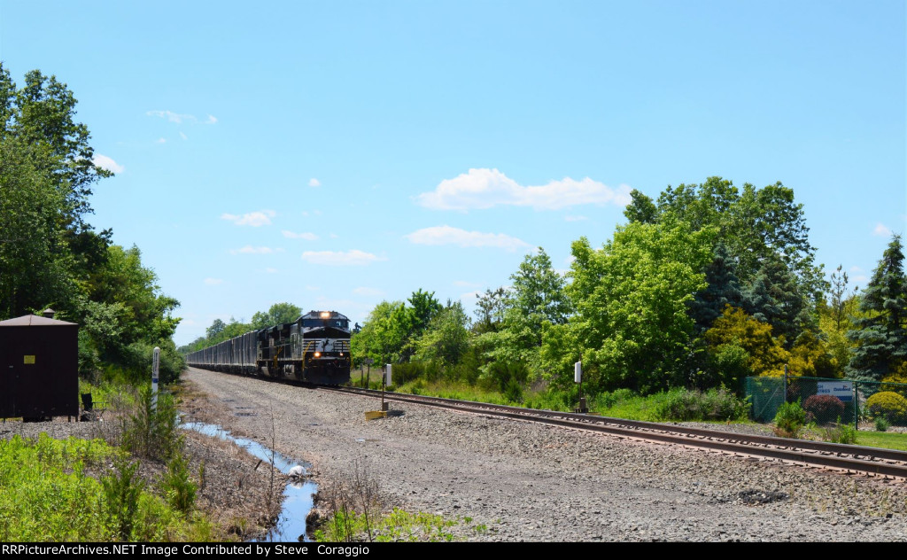 NS 62V Approaching the Automatic car ID Readers. 